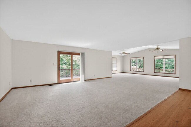 Building Photo - 3523 Hilltop Dr