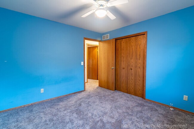 Building Photo - 731 Matts Dr