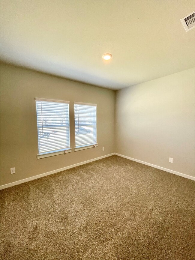 Building Photo - 3310 Silverton Dr