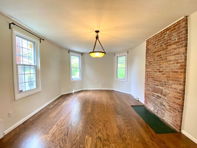 Building Photo - Spacious 4 Bed/1 Bath Home in Beechview-Convenient to Downtown! Available 7/5