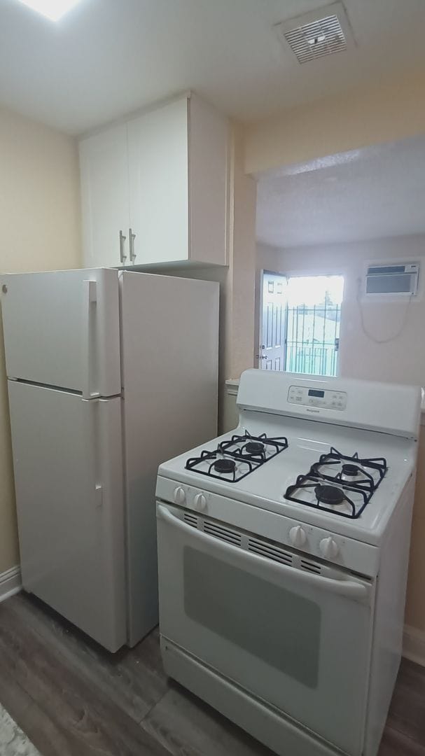 Building Photo - Welcome to SkyView Villa & Somerset Apartments!