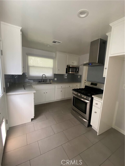 Building Photo - 656 N Vallejo Way