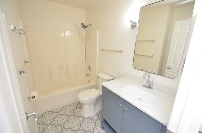 Building Photo - 6229 Commonwealth Dr
