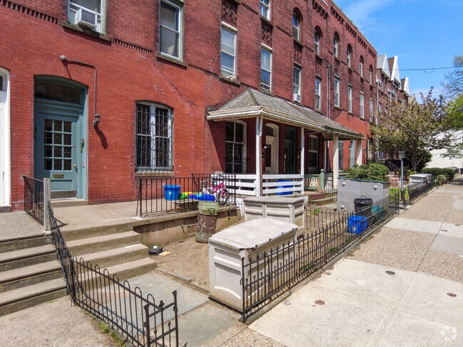 Building Photo - 200-214 S 43rd St