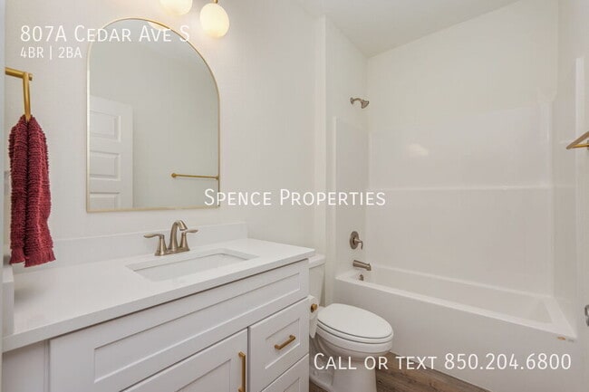 Building Photo - 807A Cedar Ave S