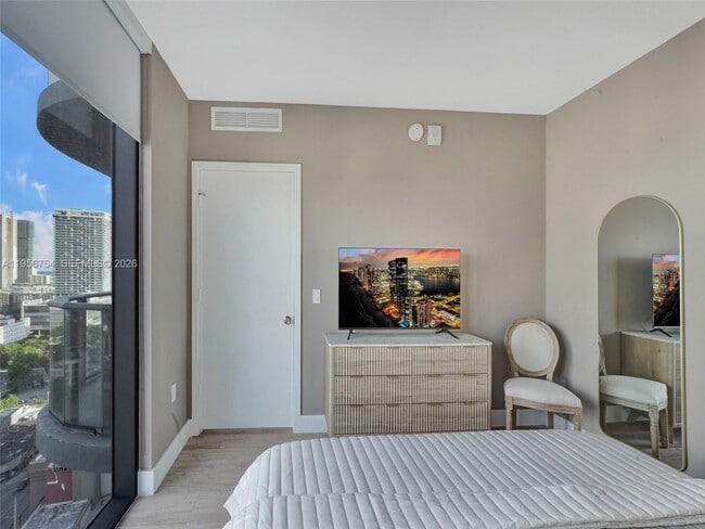 Building Photo - 121 NE 34th St