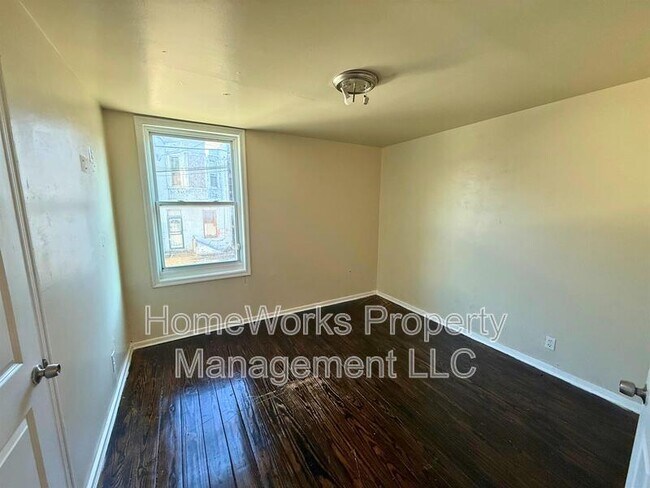 Building Photo - 3401 Woodbrook Ave