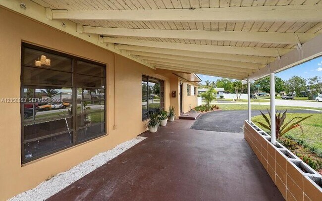 Building Photo - 941 NW 180th Terrace