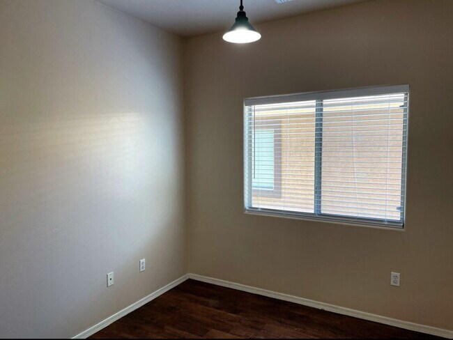 Building Photo - "Charming 4-Bed Home with 2.5 Baths in Tuc...