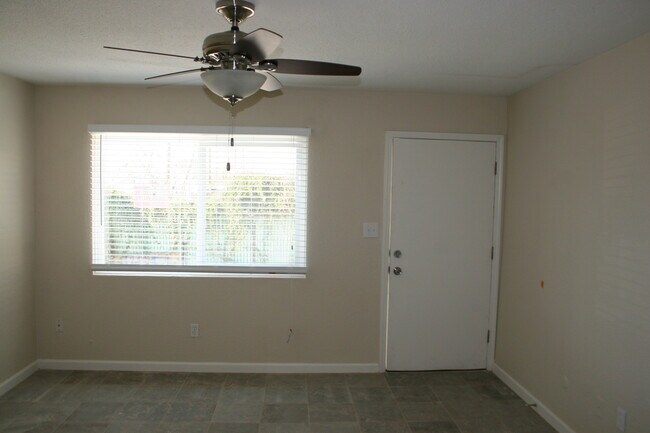 Building Photo - 525 Goodman St