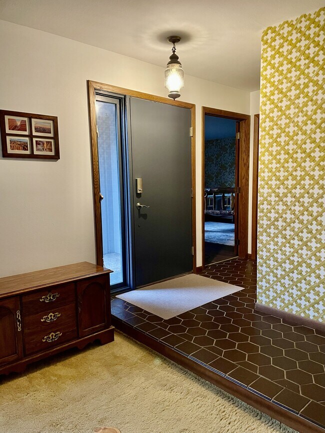 Building Photo - 3604 W Country Club Ln