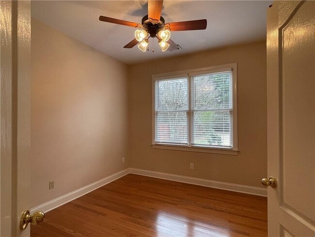 Building Photo - 245 Gladeside Path