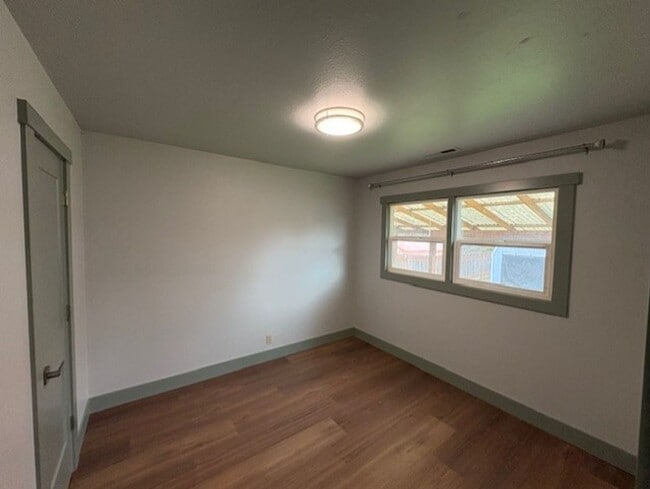 Building Photo - 2-bedroom/2-bath single family home