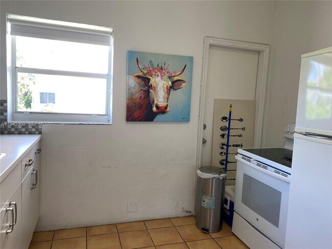 Building Photo - 1011 9th St