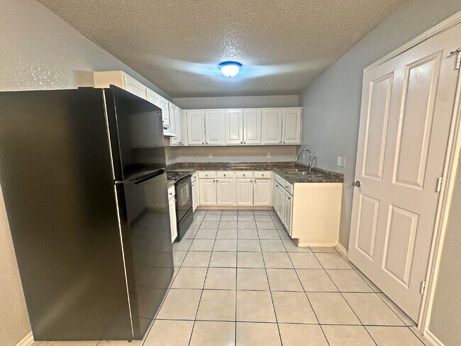 Building Photo - 1311 Hortencia Ave