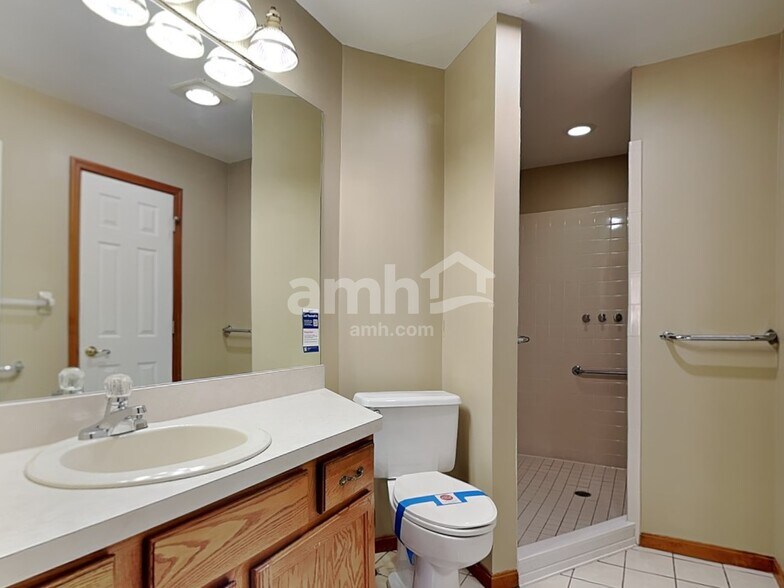 Building Photo - 110 Justin Pl