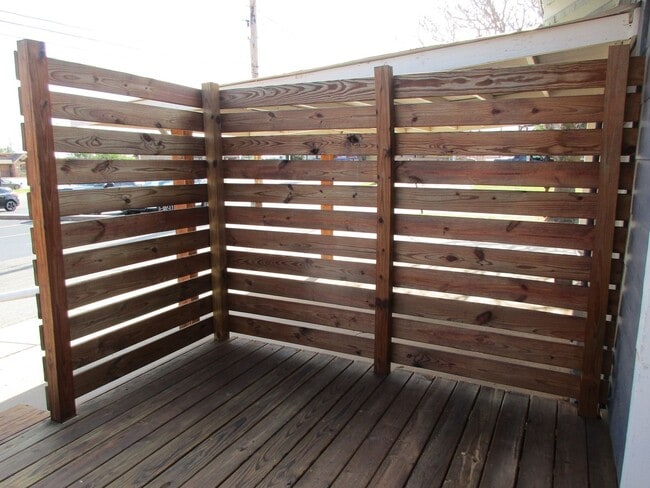 Building Photo - Recently renovated 2 or 3 bedroom with New kitchen