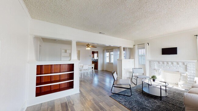 Building Photo - 3423 W 58th Plz