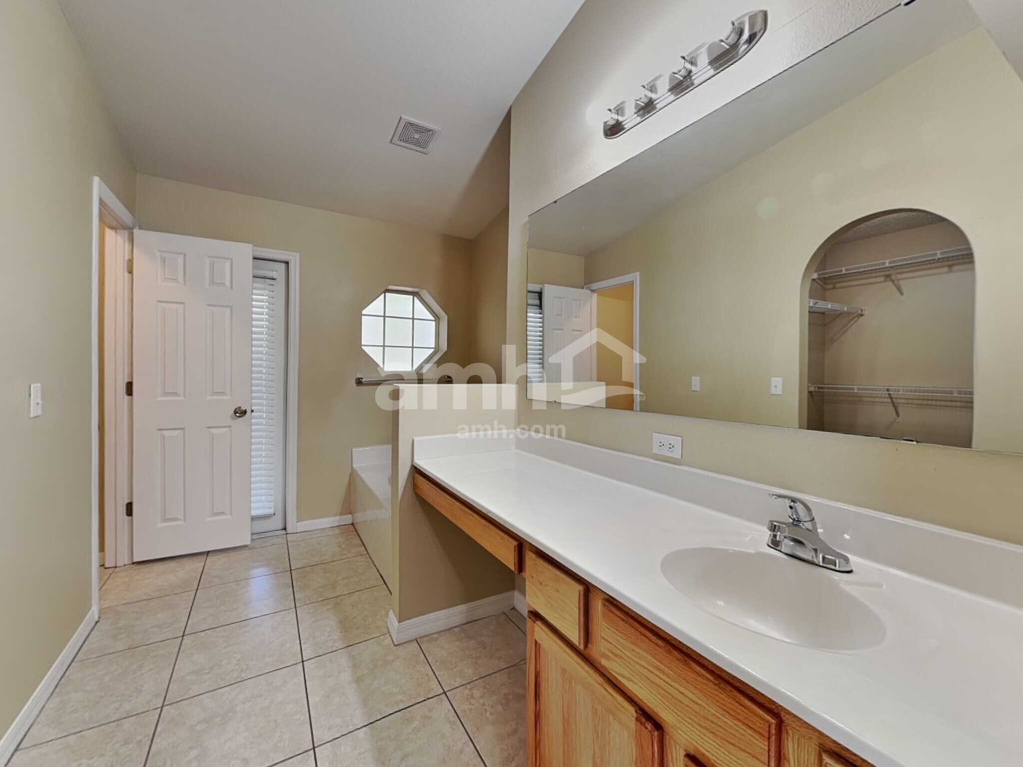 Building Photo - 1683 Sorento Cir