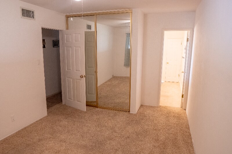 Building Photo - 1211 Roselle Ct