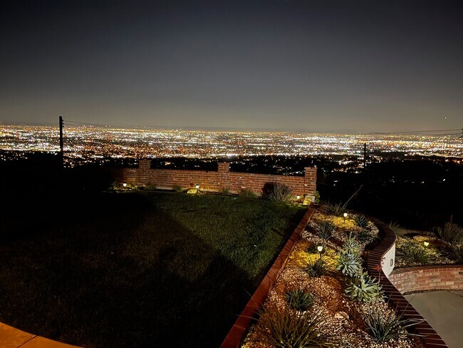 Building Photo - 19 Bronco Dr