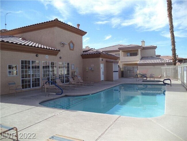 Building Photo - BEAUTIFUL FIRST FLOOR CONDO IN GATED COMMU...
