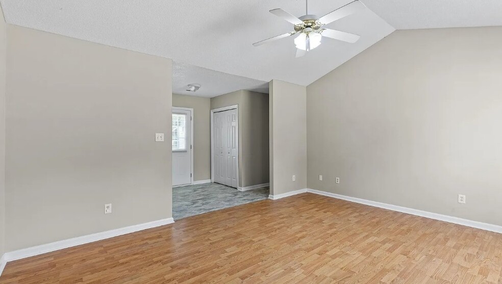 Building Photo - 122 Settlers Cir