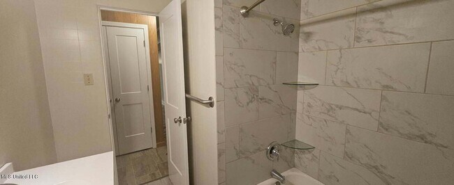 Building Photo - 2083 Martin Rd