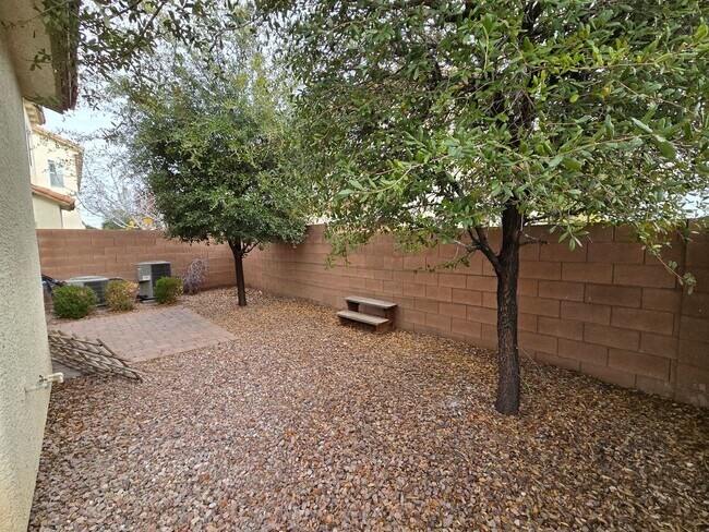 Building Photo - Guard Gated wonderful community 3 Bedroom Townhome!