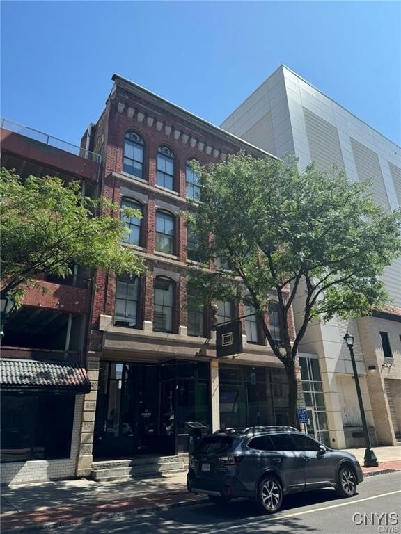 Building Photo - 415 S Clinton St