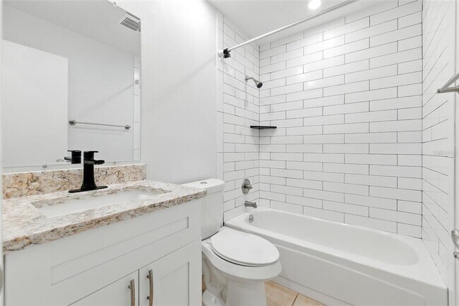 Building Photo - 4404 Oak Harbor Dr