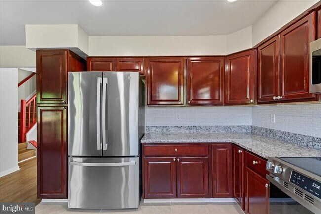 Building Photo - 9208 Fairlane Pl