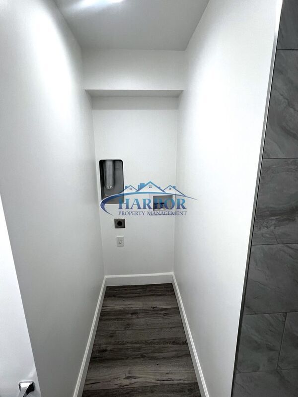 Building Photo - 2332 Cedar Ave