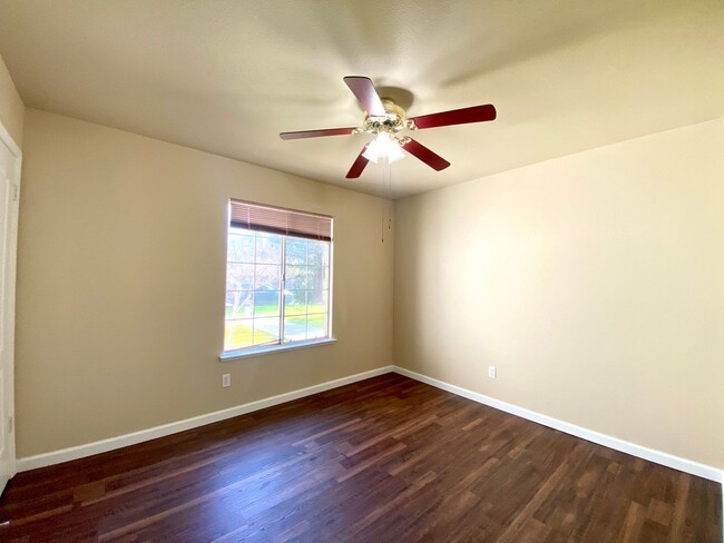 Building Photo - $2,295 Beautiful 3 Bedroom Home- Valentine...