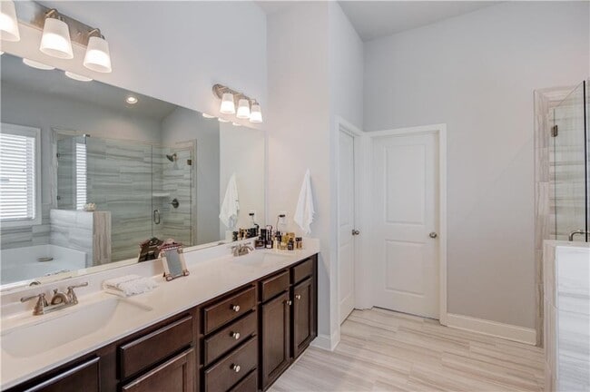 Building Photo - 404 Henson Farm Dr