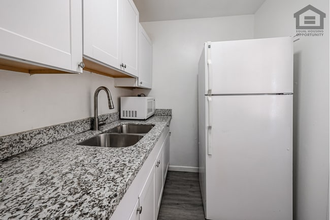 Building Photo - 1Bed/1Bath House at 32nd St/Thomas! Ready for Immediate Move-In! -- NO HOA!