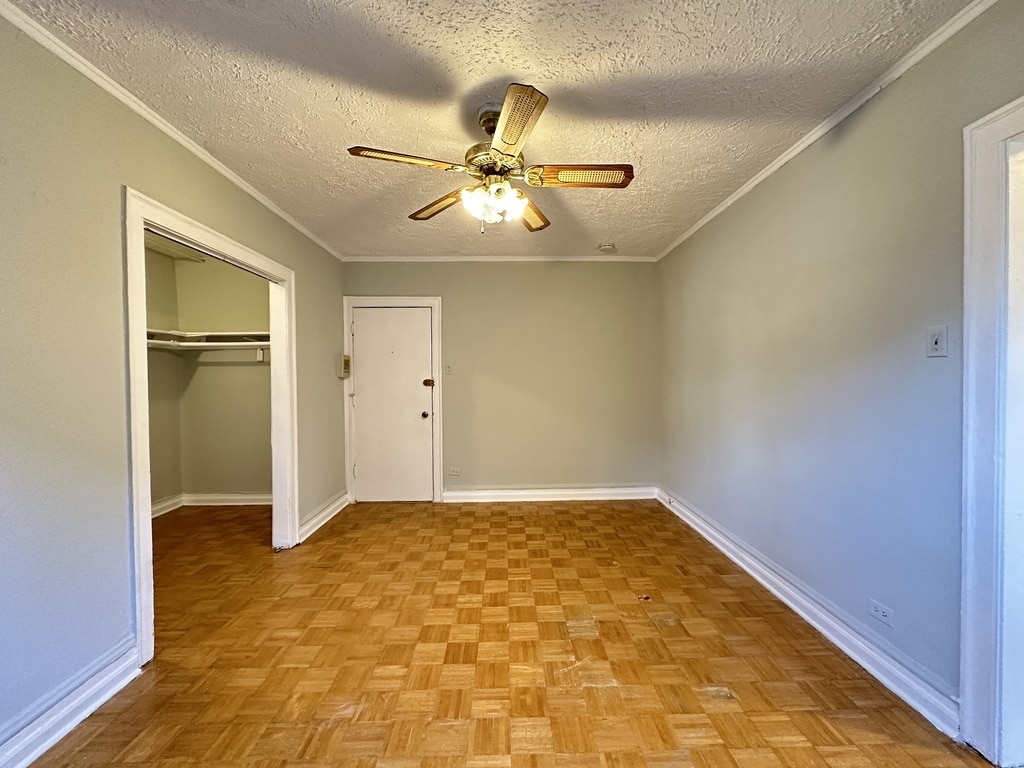 Building Photo - 653 W Belmont Ave
