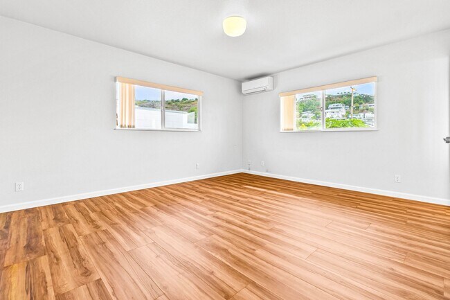 Building Photo - Spacious 3 Bedroom, 2.5 Bath Single Family...