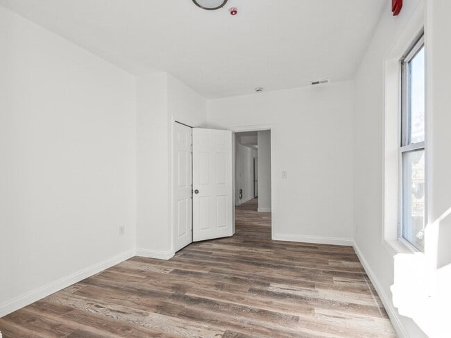 Building Photo - 42 William St