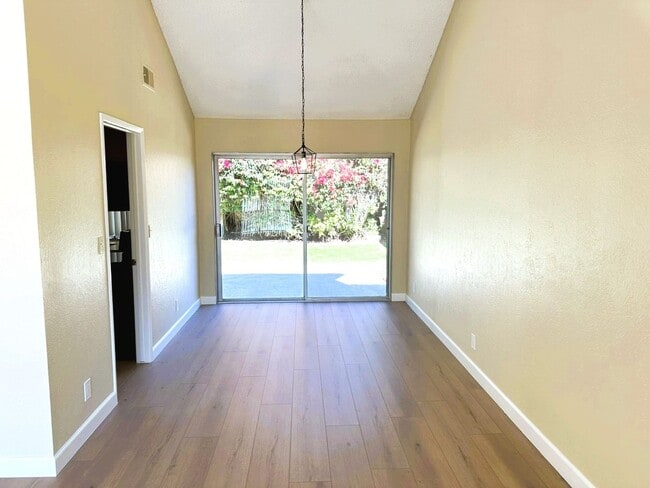 Building Photo - Spacious and Well Maintained 4 Bedroom Hom...