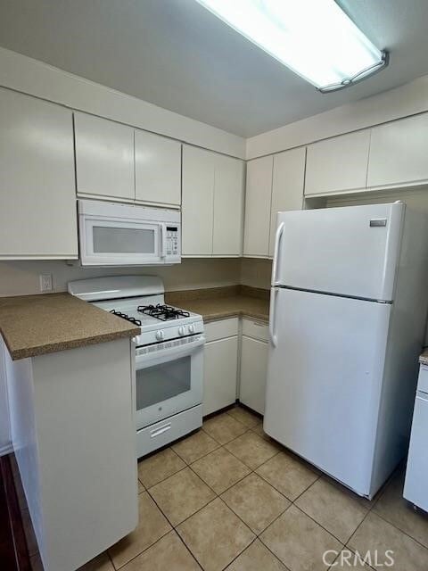 Building Photo - 5821 Sylmar Ave