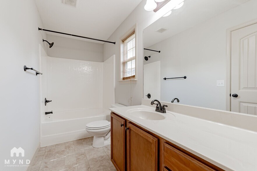 Building Photo - 352 Robin Helton Dr