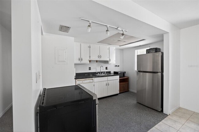 Building Photo - 1567 SE 27th St