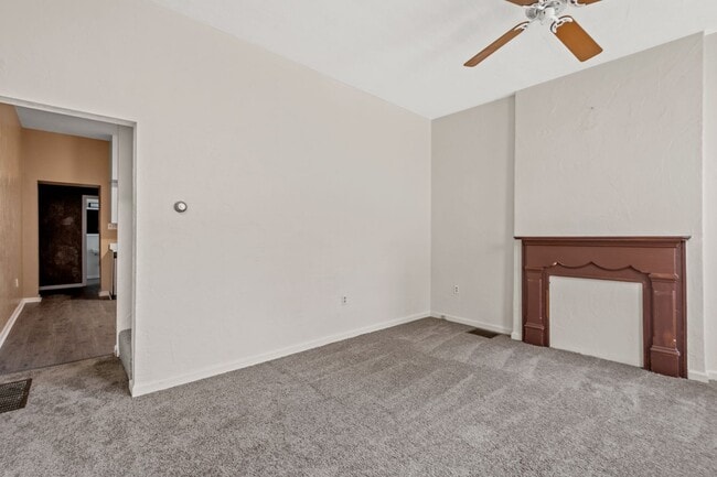 Building Photo - MOVE IN SPECIAL! $800 OFF 1ST MONTH'S RENT...