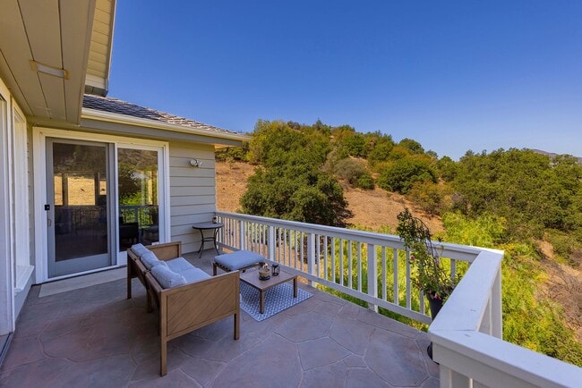 Building Photo - Ojai Views