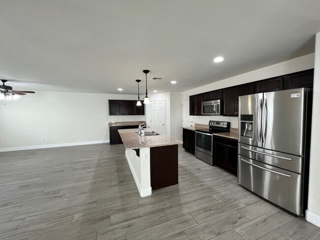 Building Photo - 2880 E Binner Dr