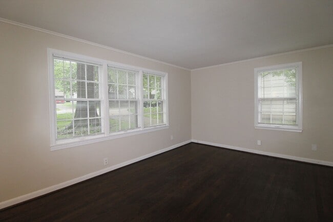 Building Photo - June FREE On This Updated 1 Bedroom 1 Bath Duplex in Navy Hill Area in Olathe