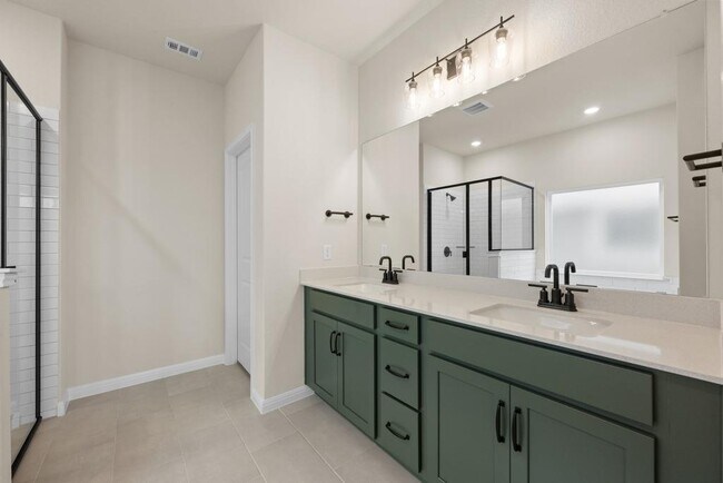 Building Photo - 254 Crater Lk Dr