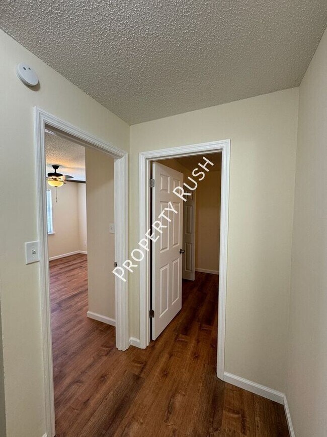 Building Photo - 1511 Rustic Dr