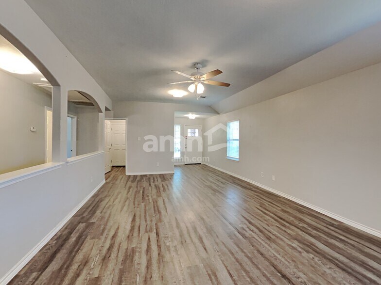 Building Photo - 13310 Ambrosa Dr